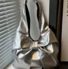 はろーきてぃ様専用　シルバー リボン付きハンドバッグ