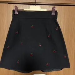 アンクルージュ　さくらんぼ　チェリー　刺繍 台形スカート ブラック Mサイズのサムネイル