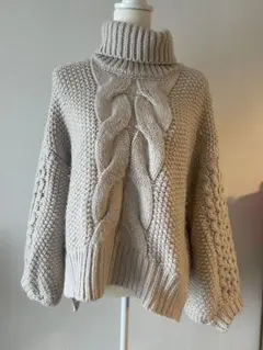 【CHICO】ベージュ ケーブルニット タートルネックセーター