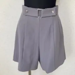 新品タグ付き！リリーブラウン　グレー ベルト付き ハーフパンツのサムネイル