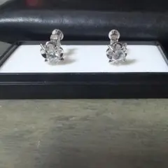 ジルコニア？ダイア？花形スタッドイヤリング