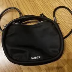 GANNI ブラック ショルダーバッグ