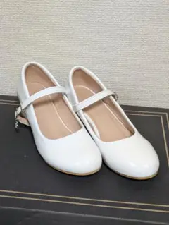 キッズ　ホワイトエナメルパンプス