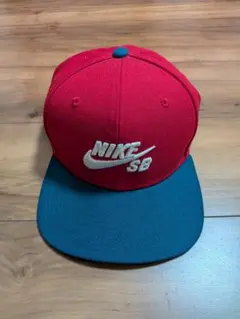 ほぼ新品　Nike SB キャップ　スナップバック 赤/青