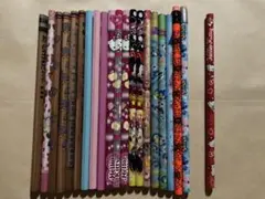 鉛筆まとめ売り21本  消しゴム2個  分度器  三角定規のサムネイル