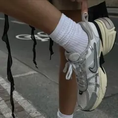 【美品♡】Nike V2K RUN シルバー スニーカー 23.5センチ