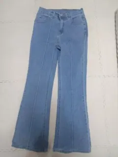 ライトブルーデニムブーツカットパンツ