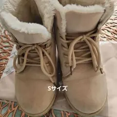 ベージュ ファー付き レースアップブーツ