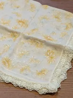 ニナリッチ　レースと花柄のハンカチ