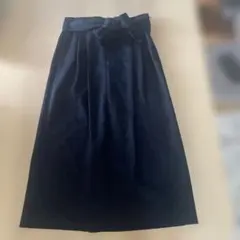 トゥモローランドボールジー　　セミタイトスカートネイビーほぼ未使用品のサムネイル
