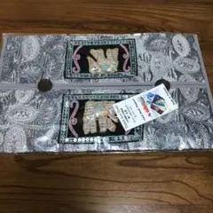 刺繍とスパンコール装飾のティッシュボックスカバー シルバー×ブラック 台湾お土産