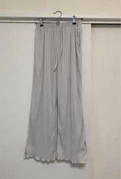 プリーツパンツ