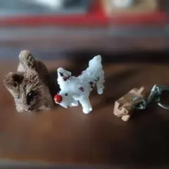 犬の置物 白と茶色 樹脂製他