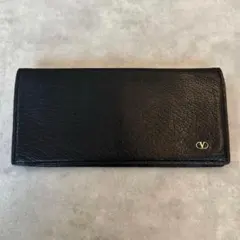 VALENTINO GARAVANI ゴールドメタルロゴ　二つ折り長財布　黒のサムネイル