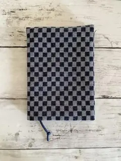 市松模様のブックカバー