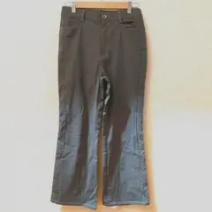 ダークグリーン フレアパンツ