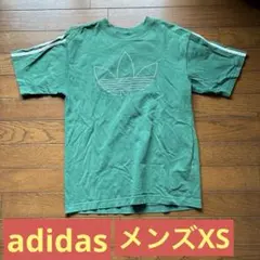 adidas アウトラインロゴ Tシャツ 緑色