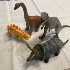 恐竜フィギュア　4体まとめ売り