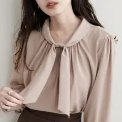 natural couture ⭐️ 袖口パール　ボウタイ ブラウス 長袖のサムネイル