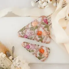 ♡インド刺繍リボン　三角ヘアピン　お揃い2個セット♡ ナチュラル　チューリップ柄
