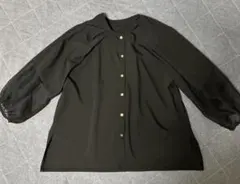 【PALM RICHE】極美品★レディース　ブラック長袖シャツ ゴールドボタンのサムネイル
