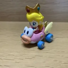 ベビーピーチ姫の羽付き車フィギュア