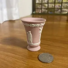 Wedgwood ジャスパー ミニチュア フラワーベース ピンクのサムネイル