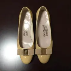 フェラガモ パンプス ヴァラ