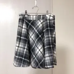 ミニスカート　チェック柄　量産型　ブラック　ホワイト　フレア　イング
