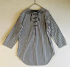 Whim Gazette ノーカラー　ストライプブラウス 背中レースアップのサムネイル