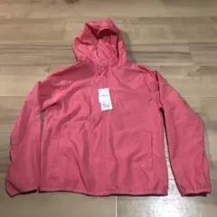 ユニクロ　140サイズ　ポケッタブルパーカ　ピンク　耐久撥水　フード付きパーカー