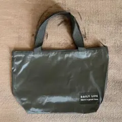 【新品未使用】チャック付き保冷バック　持ち運び便利　アウトドアやレジャー　弁当