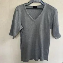 UNIQLO グレー Vネック 半袖 Tシャツ M