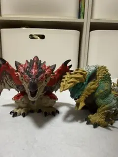 モンスターハンター リオレウス ジンオウガ フィギュア