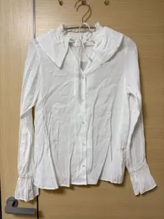 a*4様 【natural beauty basic】ホワイトvネック長袖フリル