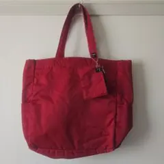赤のトートバッグ