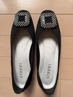 steppi ビジュー付きブラックフラットシューズ