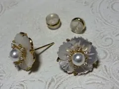 ピアス 桜 花 天然石 白蝶貝 スワロフスキー パール　白18KGP ゴールド