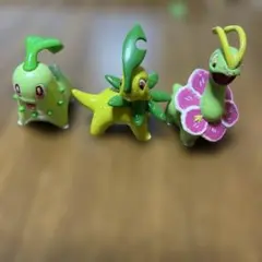 チコリータ　ベイリーフ　メガニウム セット チコリータ ベイリーフ メガニウム セット - メルカリ