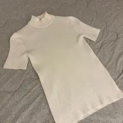 【美品】TARA JARMON ホワイト　リブニット　ハイネックのサムネイル
