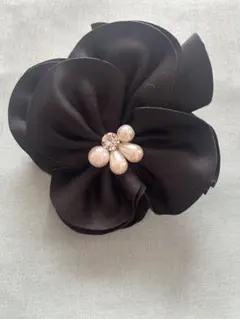⭐︎ブラックフラワーブローチ パール付き美品