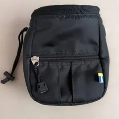 ブラックナイロンボディバッグ　カラビナ付き