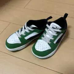 PUMA リバウンドV6 キッズスニーカー 緑/白/黒