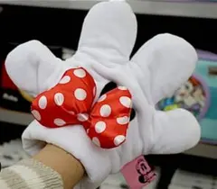 ディズニーストア ミニーマウス ミニーちゃん 手袋型パスケース カラビナ付き