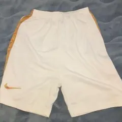 Nike サッカーウェア　ハーフパンツ ホワイト ゴールド