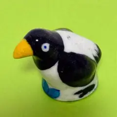 陶器製 ペンギン型置物 黒白 黄色のくちばし