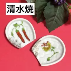 未使用保管品✨九谷焼 上出長右衛門 角型 赤絵 花紋 箸置き 2個✨箸置 箸おき 未使用保管✨九谷焼 上出長右衛門 角型 赤絵花紋 箸置き2個✨箸置 箸