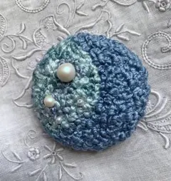 手刺繍ブローチ【ブルームーン】