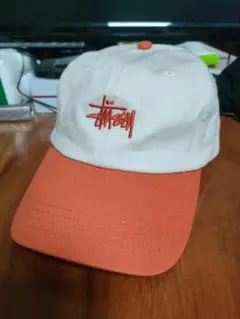 Stussy ストックロゴ ベースボールキャップ ベージュ×グリーン - メルカリ
