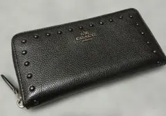 COACH スタッズ ラウンドファスナーレザー長財布 ブラックのサムネイル
